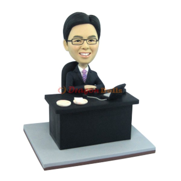 AS55 香港陶偶設計公司｜度身訂造Figurine，香港禮物訂製，人像公仔、人形公仔、Q版公仔、辦公室公仔 商業公仔款